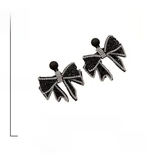 Orecchini a fiocco con strass, ago in argento 925, peso 16,6g e lunghezza 5,5cm dettaglio