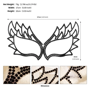 Detail view of sparkling rhinestone masquerade mask with dimensions 17x10cm and 79g weight