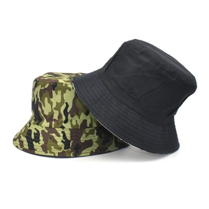 Cappello da pescatore reversibile in cotone con motivo mimetico bosco e nero tinta unita