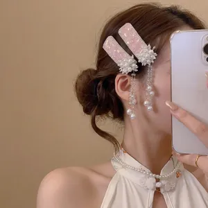 Elegant floral hair clips with pearls and long tassel fringe for women’s side styling