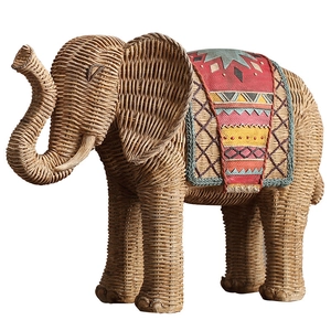 Figurine d'éléphant vintage avec texture rotin et couverture ethnique colorée