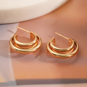 Minimalistische 18K vergulde C-vormige meerlaagse oorringen met glanzende finish