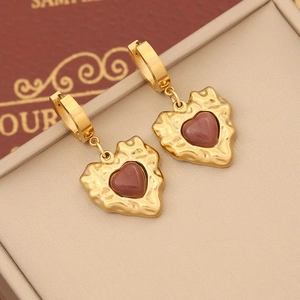 Vintage gold heart earrings with red-brown stones and hammered texture design