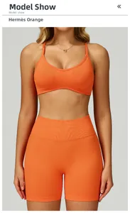Detaillierte Textur des nahtlosen gerippten Sport-BHs und Shorts-Sets in Orange