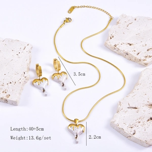 Detailed view showing dimensions and weight of the white heart pendant and earrings set