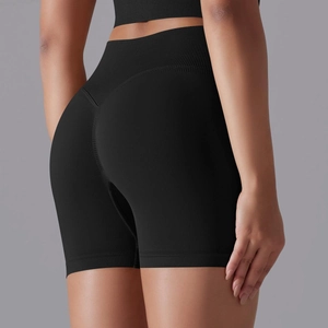 Détail du short de yoga sans couture à taille haute montrant la ceinture côtelée