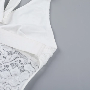 Détail macro de la texture de dentelle blanche et du tissu en maille élastique
