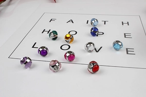 Perline di cristallo sfaccettato con nucleo in metallo in vari colori per bracciali DIY