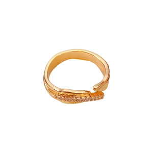 Bague ouverte irrégulière avec plaquage en or et pierres de zircone étincelantes