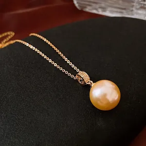 Collier plaqué or 18K avec pendentif perle dorée brillante et détails en zircon pavé