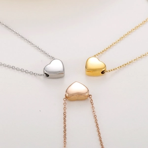 Tre collane a cuore minimaliste in argento, oro e oro rosa in acciaio inossidabile