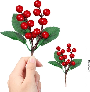 Mini ramo di bacche rosse artificiali per decorazione da tavolo natalizia da 13cm