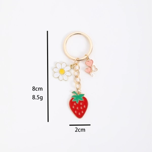 Zinc alloy strawberry keychain with daisy heart pendants and 8cm length dimensions