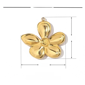 Detailed technical diagram showing 27mm gold flower clover pendant dimensions and weight
