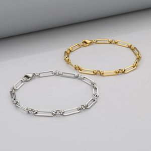 Détails des bracelets trombones en or et argent avec fermoirs mousquetons en métal