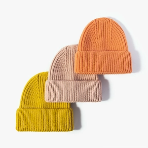 Bonnets d'hiver en tricot côtelé orange, beige et jaune moutarde avec revers chaud