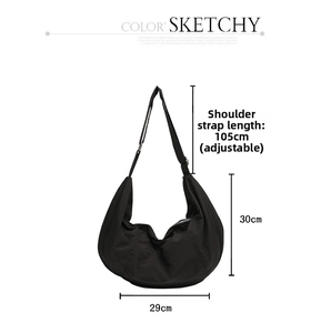 Guida alle taglie della borsa a mezzaluna in nylon nero con dimensioni 30x29cm e tracolla