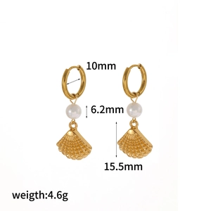 Detail specifications of golden shell earrings with pearl pendants and dimensions