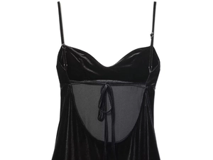 Détails de la robe midi en velours avec bretelles réglables et dos nu lacé