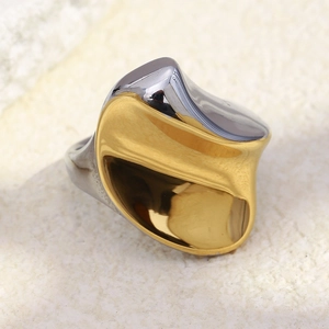 Bague Fluide Torsadée Acier Inoxydable Plaqué Or 18K Bicolore Géométrique Minimaliste Bijoux Pour Femmes