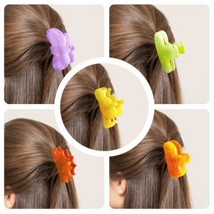 Gedetailleerde weergaven van diverse siliconen mallen voor haarclips met Halloween-ontwerpen