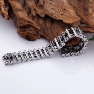 Detailed view of the punk style dragon-head clasp on a steel keel chain bracelet