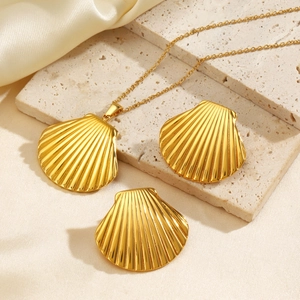 Stainless Steel Shell Pendant Necklace And Earrings Jewelry Ocean Theme Beach Vacation Fashion For Women