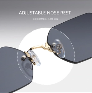 Detalle de almohadillas nasales de silicona en gafas de sol punk doradas para comodidad