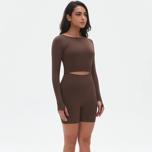 Nahtloses Schokoladen-Yoga-Set für Damen mit Langarm-Top, Daumenlöchern und hoher Taille-Shorts