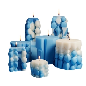 Moule en silicone pour bougies bulles géométriques faites main en bleu et crème