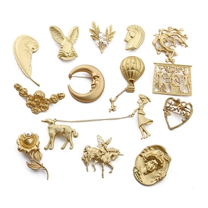 Vintage Baroque Brooch Retro Alloy Metal Matte Gold Finish With Artificial Pearl Rhinestone Angel Animal Motif Women Men Accessory