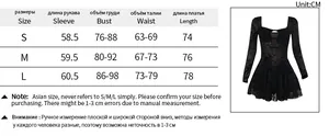 Tableau des tailles S, M, L en centimètres pour la mini robe moulante évidée