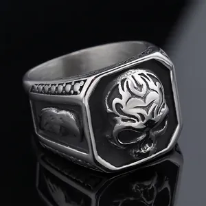 Bague tête de mort en acier inoxydable pour homme avec relief punk et finition argentée