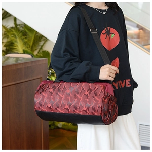 Large capacity red camouflage nylon duffle bag with adjustable shoulder strap for travel