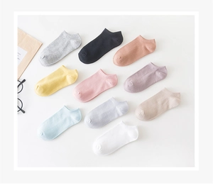 Detailed top view of low-cut cotton socks in a colorful 10-pair assortment set