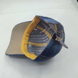 Innenansicht der blauen Jeans-Baseballkappe mit Lederband und hochwertigem Innenfutter