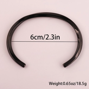 Detail view of glossy black Mobius cuff bracelet with dimensions 6cm and weight 18.5g