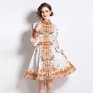Abito elegante a fiori con collo alto e cintura in vita in arancione e crema