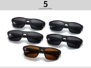 Cinq paires de lunettes de soleil TR sportives en noir et marron avec montures mates