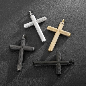 Pendentifs croix en acier inoxydable avec texture moletée en argent, or et noir
