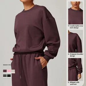 Ensemble sweat-shirt col rond prune foncé et jogging avec détails de poignets côtelés