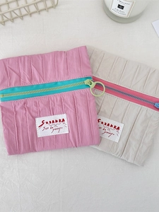 Mini pleated makeup bag with contrast zipper and large ring pull in pink and beige