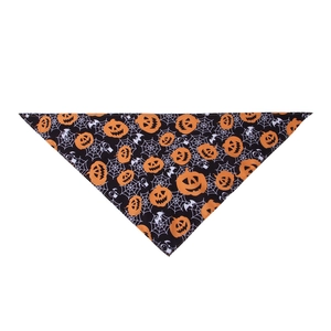 Bandana d'Halloween pour animaux avec motifs citrouille orange et toile d'araignée sur fond blanc
