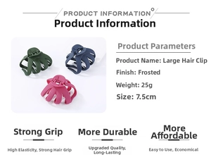 Dettaglio di mollette opache da 7,5 cm in verde scuro e blu navy con molla metallica
