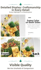 Détail d'autocollants de Noël avec motifs de cadeaux dorés et design identique recto-verso