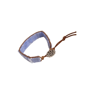 Bracciale boho in pelle con pietre naturali blu quadrate e chiusura a forma di margherita