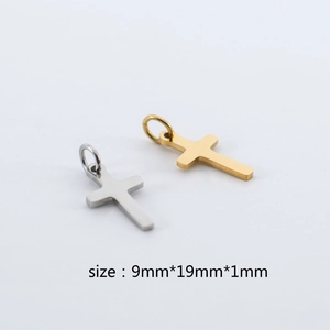 Pendentifs croix en acier poli coloris or et argent, dimensions 9mm sur 19mm