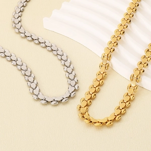 Detail of adjustable geometric strap link necklace in 18K gold and silver stainless steel