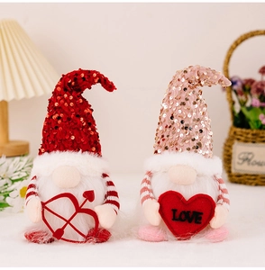 Detail von Pailletten-Valentinstag-Wichteln mit Herz und Amor-Bogen-Dekor