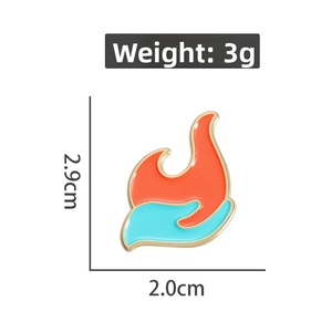Detailansicht der Emaille-Flammennadel mit Maßen 2,9cm x 2,0cm und leichtem 3g Gewicht
